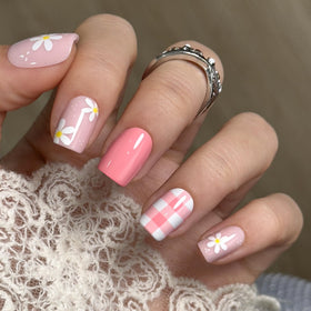 CurvLife close-up of gel texture and glossy top coat for durable shine