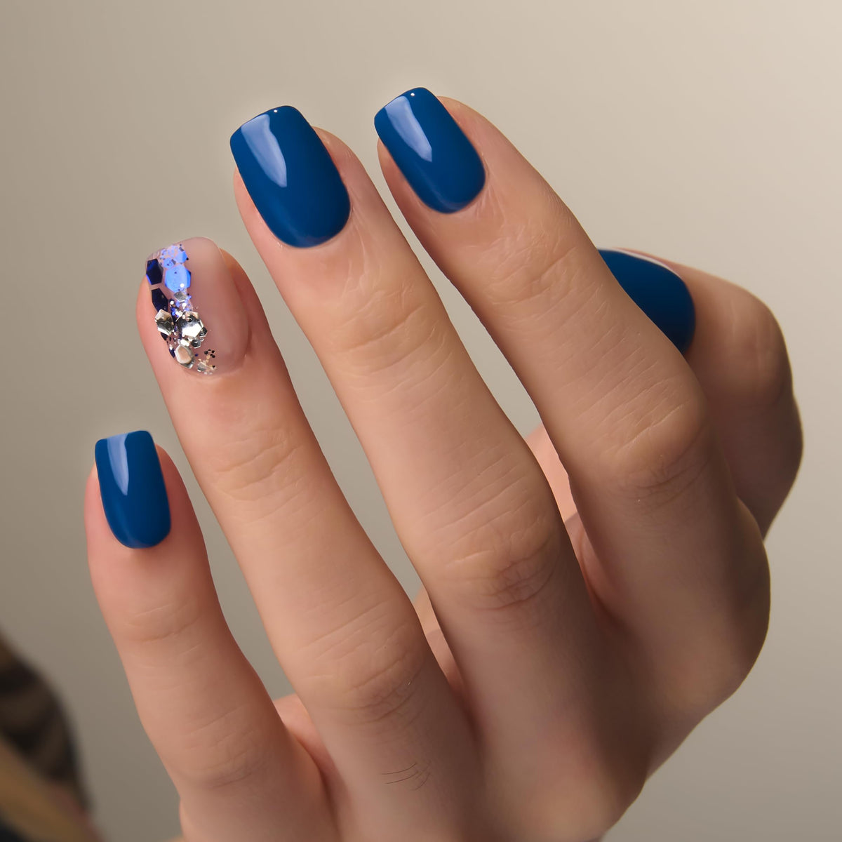 CurvLife deeping blue in-hand application with jelly glue sticker being pressed, quick salon result