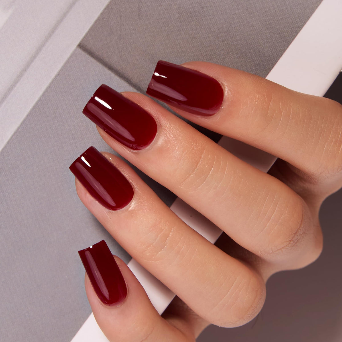 CurvLife front packaging showing 32-piece deep red Christmas press-on set and included tools