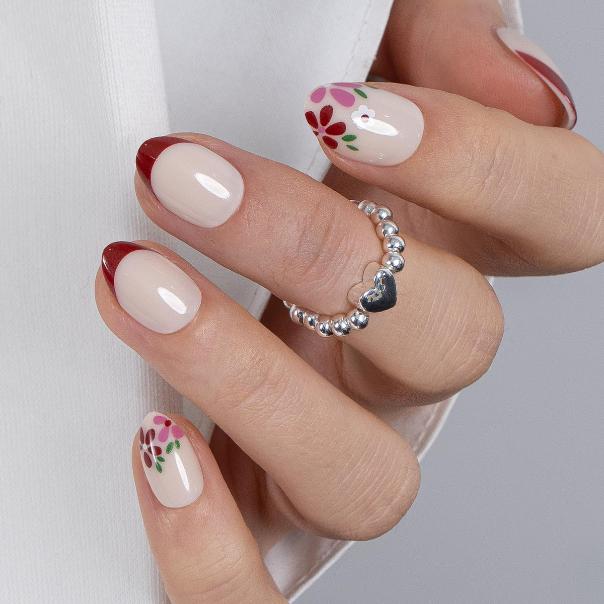 CurvLife front packaging showing pearl shimmer set and included tools for instant manicure
