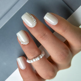 Curvlife front packaging showing 15-piece press-on nail set and benefits