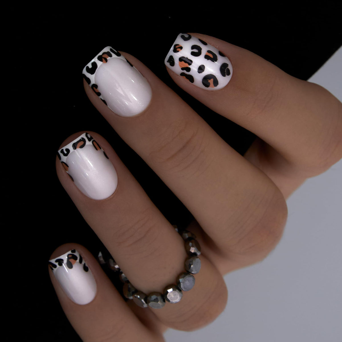 CurvLife front packaging showing 30pcs press-on nails and retail box benefit: organized kit