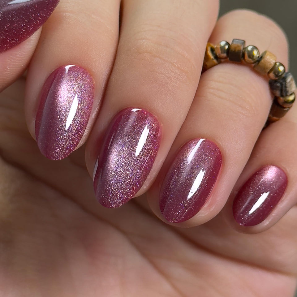 CurvLife front packaging showing short almond cat eye pink nails and benefits
