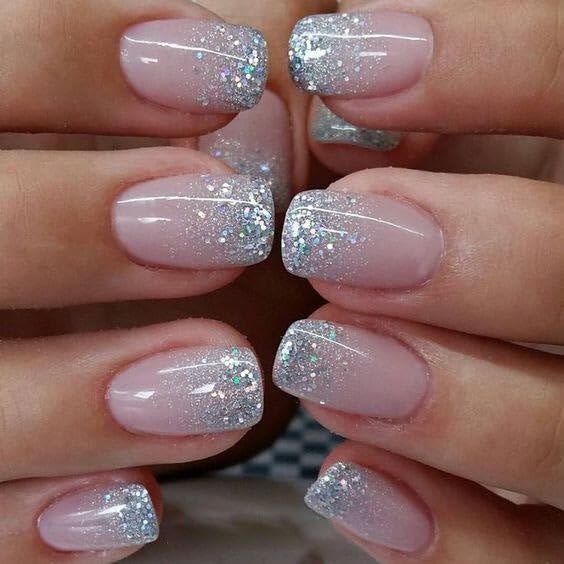 CurvLife front packaging showing glossy short press-on nails and instant polish benefit
