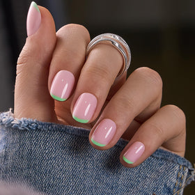 CurvLife close-up of gel shine and smooth finish for long-lasting gloss