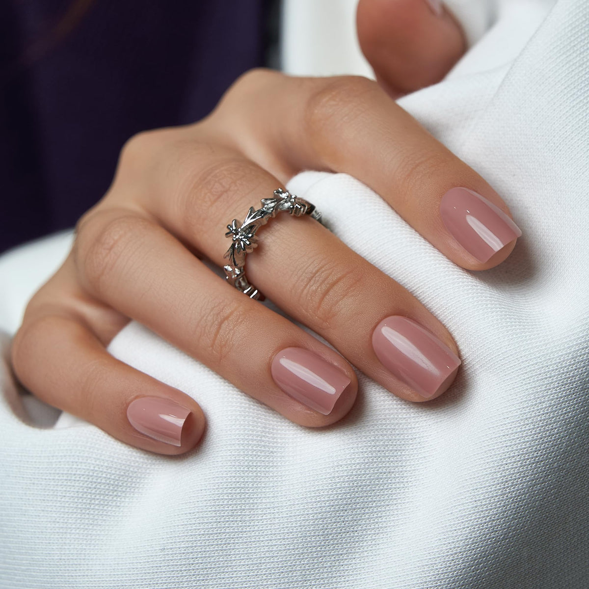 CurvLife full layout of 32 press-on nails arranged by size demonstrating choice