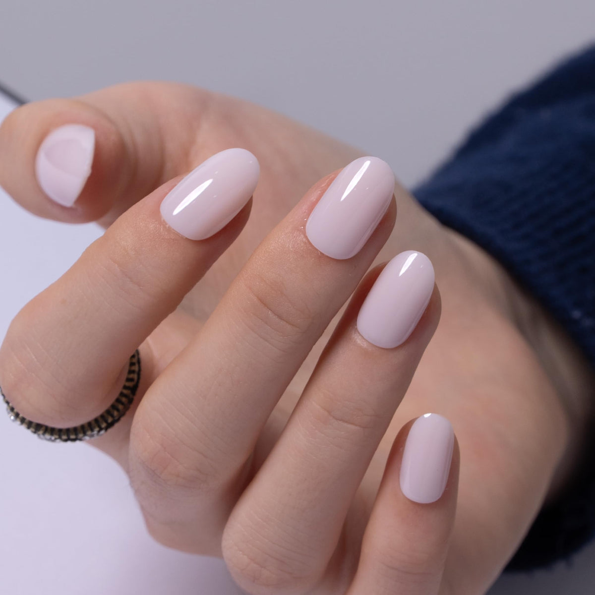 CurvLife full layout of 30 nails in 15 sizes showing variety and natural fit options