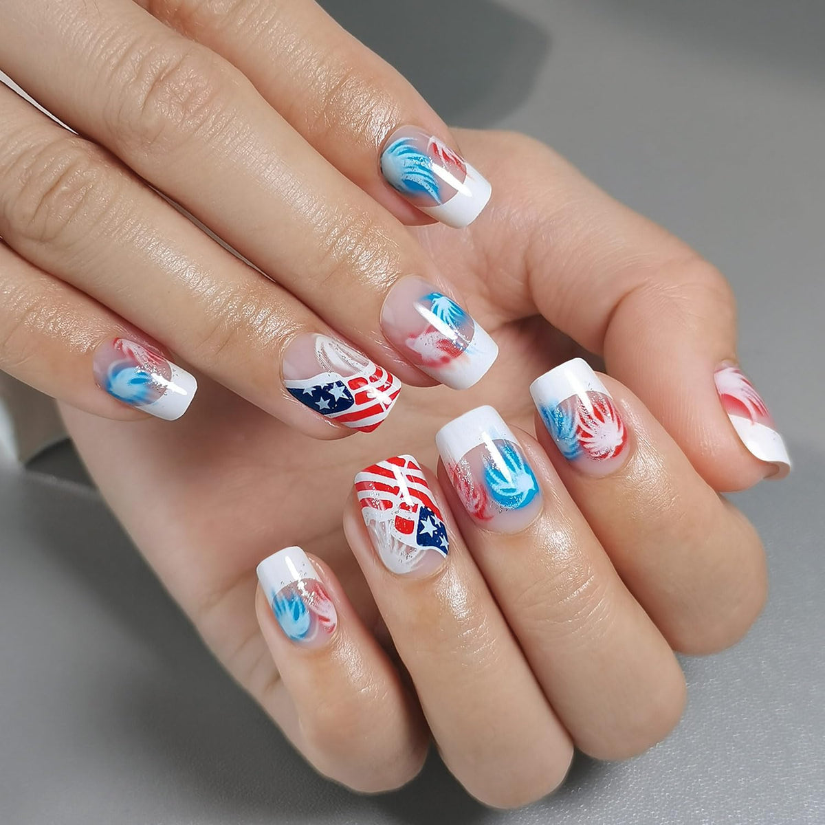 Curvlife set displaying 15 nail sizes for a customized fit and accurate matching
