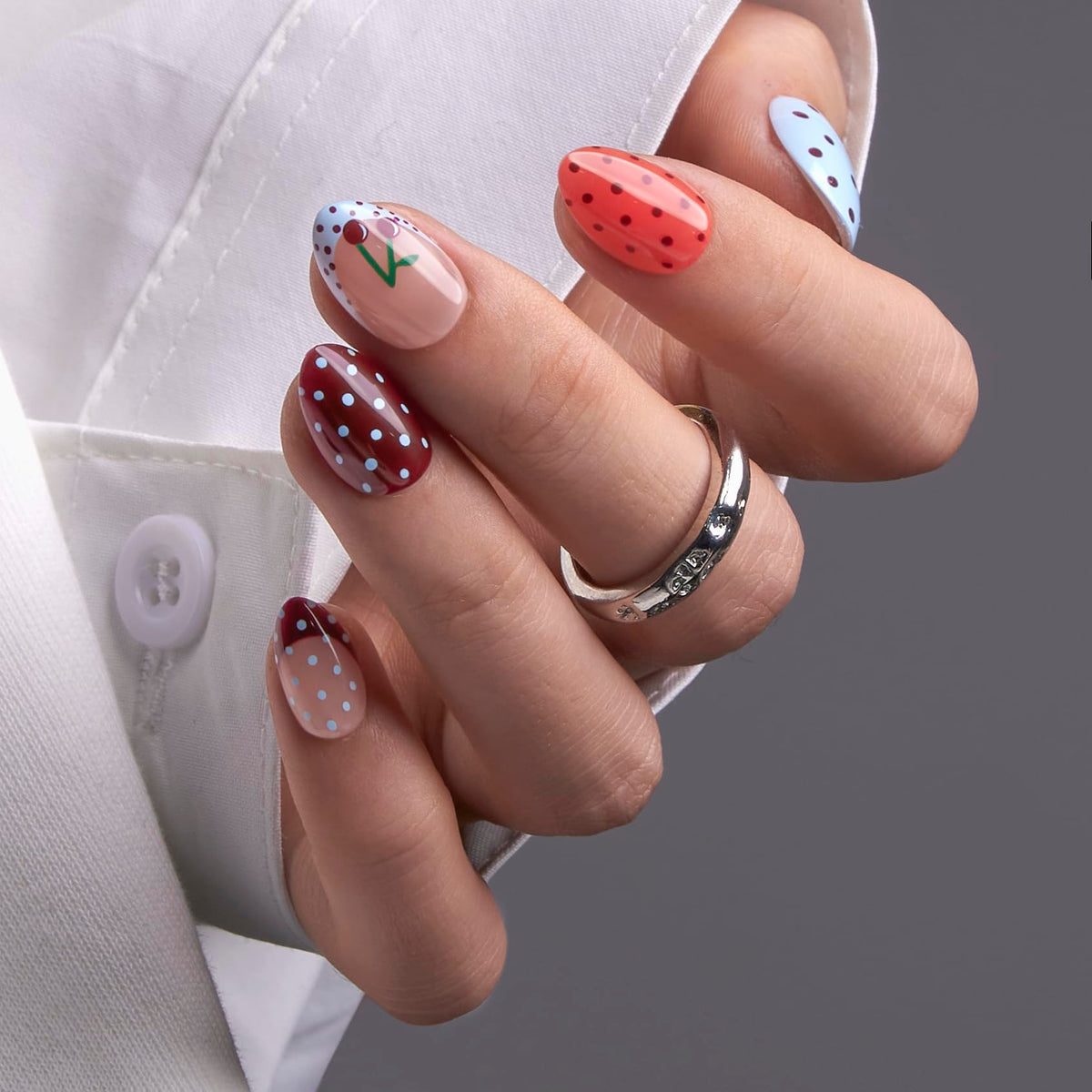 CurvLife glossy gel finish texture demonstrating chip-resistant shine