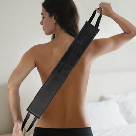 CZZXI mitt in use applying self-tanner to arm for streak-free result