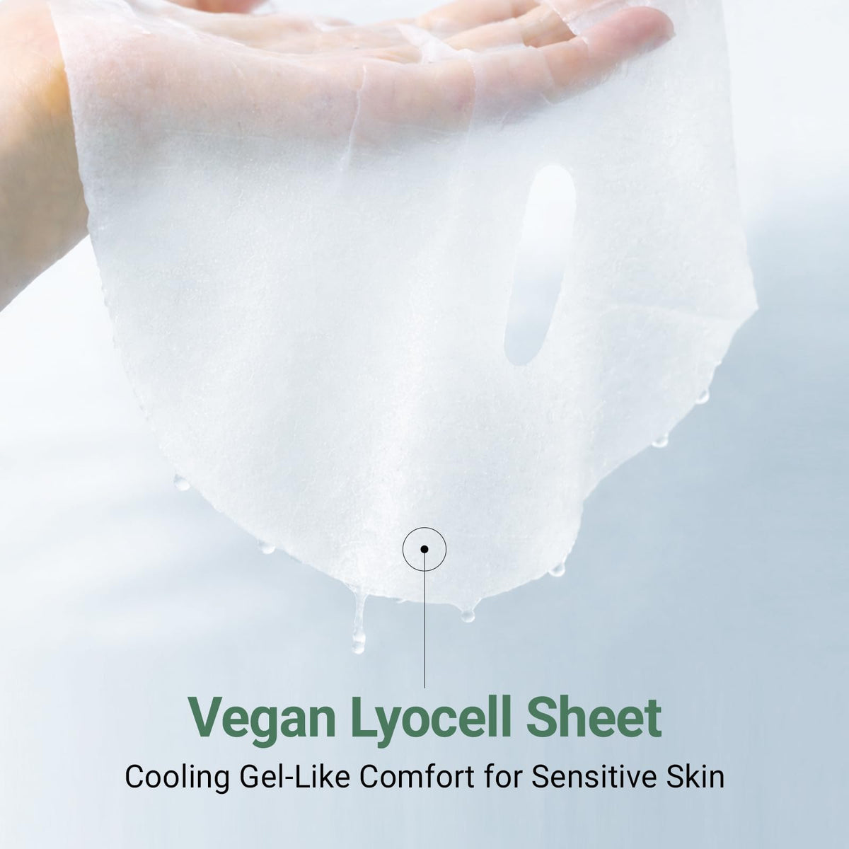 DA EFFECT mask in hand illustrating true-to-size fit and coverage