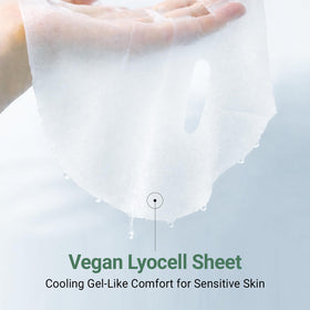 DA EFFECT mask in hand illustrating true-to-size fit and coverage