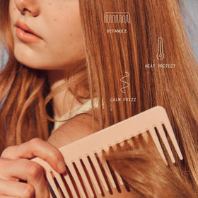 DAE Mirage Mist applied to towel-damp hair showing detangling benefit