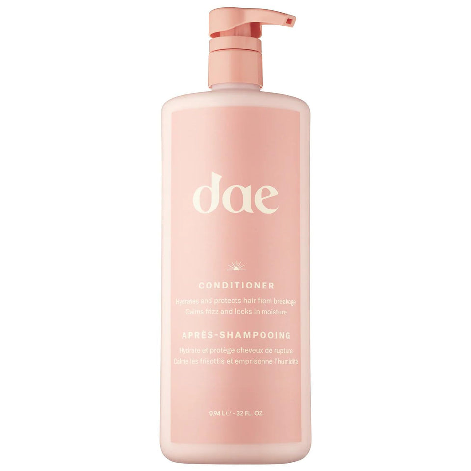 DAE conditioner front bottle shows clean packaging and hydration benefits