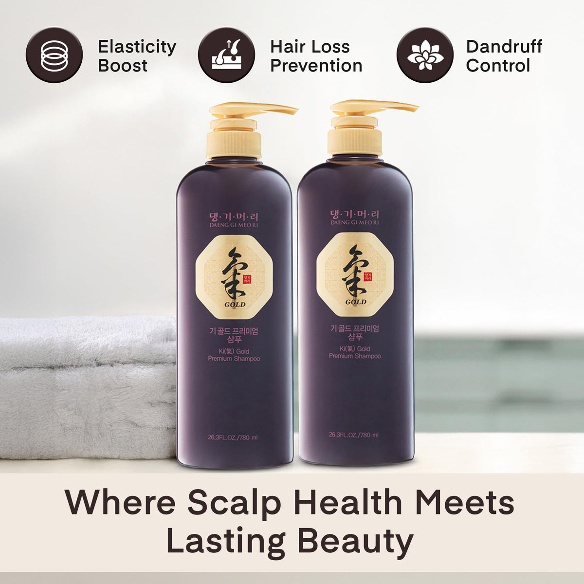 Daeng Gi Meo Ri rich lather in hand demonstrating gentle cleansing benefit