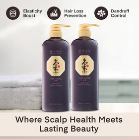 Daeng Gi Meo Ri rich lather in hand demonstrating gentle cleansing benefit