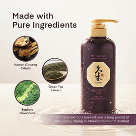 Daeng Gi Meo Ri pouring shampoo texture that shows moisturizing benefit