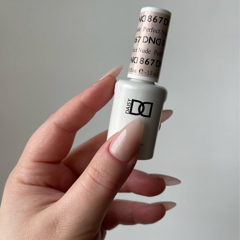 DAISY DND finished manicure lifestyle shot, natural nude nails with long-lasting look