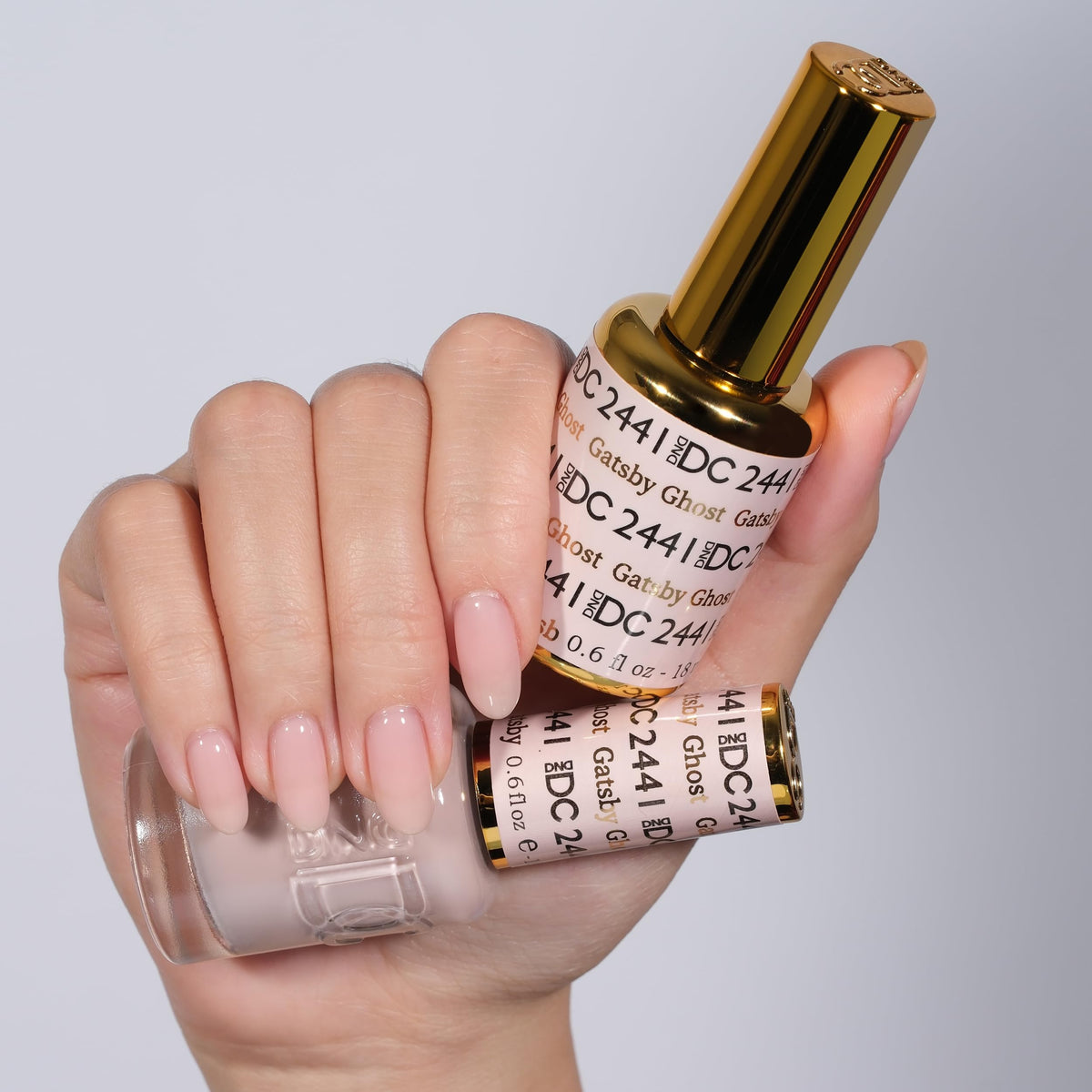 DAISY DND gel brush close-up with smooth bristles for precise application and controlled coverage