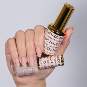 DAISY DND gel brush close-up with smooth bristles for precise application and controlled coverage