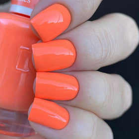 DAISY DND gel polish brush close-up showing smooth application and coverage benefit