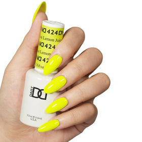 DAISY DND open bottles of gel and lacquer, showing matching Lemon Juice 424 shade and applicators