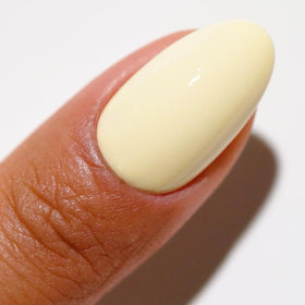 DAISY DND lifestyle manicure scene showing polished nails and salon finish