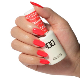 DAISY DND gel brush applying Terra Cotta shade with smooth, high-pigment coverage