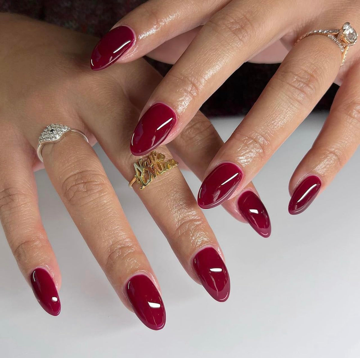 DAISY DND brush stroke of Wineberry showing smooth pigment and even coverage