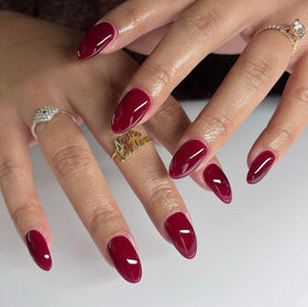 DAISY DND brush stroke of Wineberry showing smooth pigment and even coverage