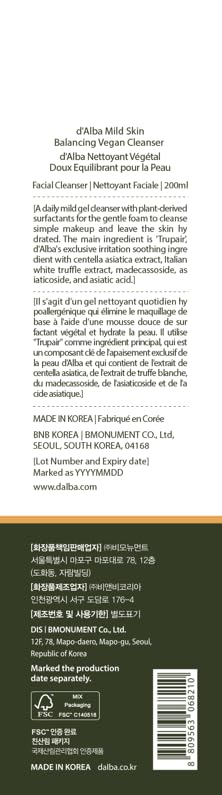 d'alba Piedmont hands applying cleanser showing generous lather and comfortable use