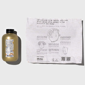 Davines gel texture close-up highlighting clear gel and smooth consistency for easy spread