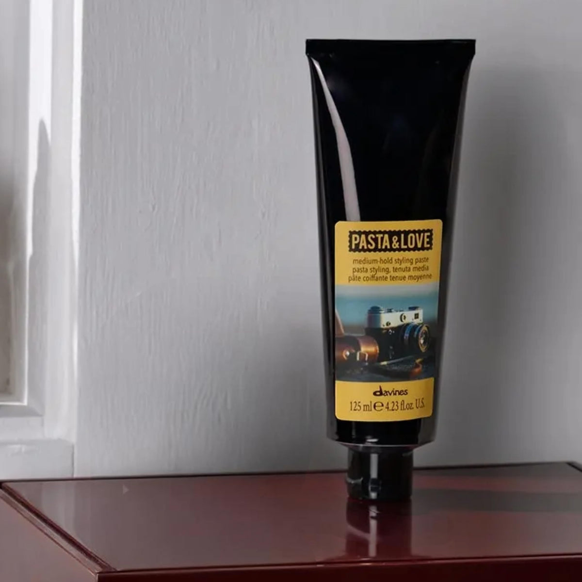 Davines hands applying paste demonstrating easy distribution benefit