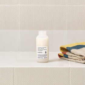 Davines LOVE CURL application in hands for even distribution benefit