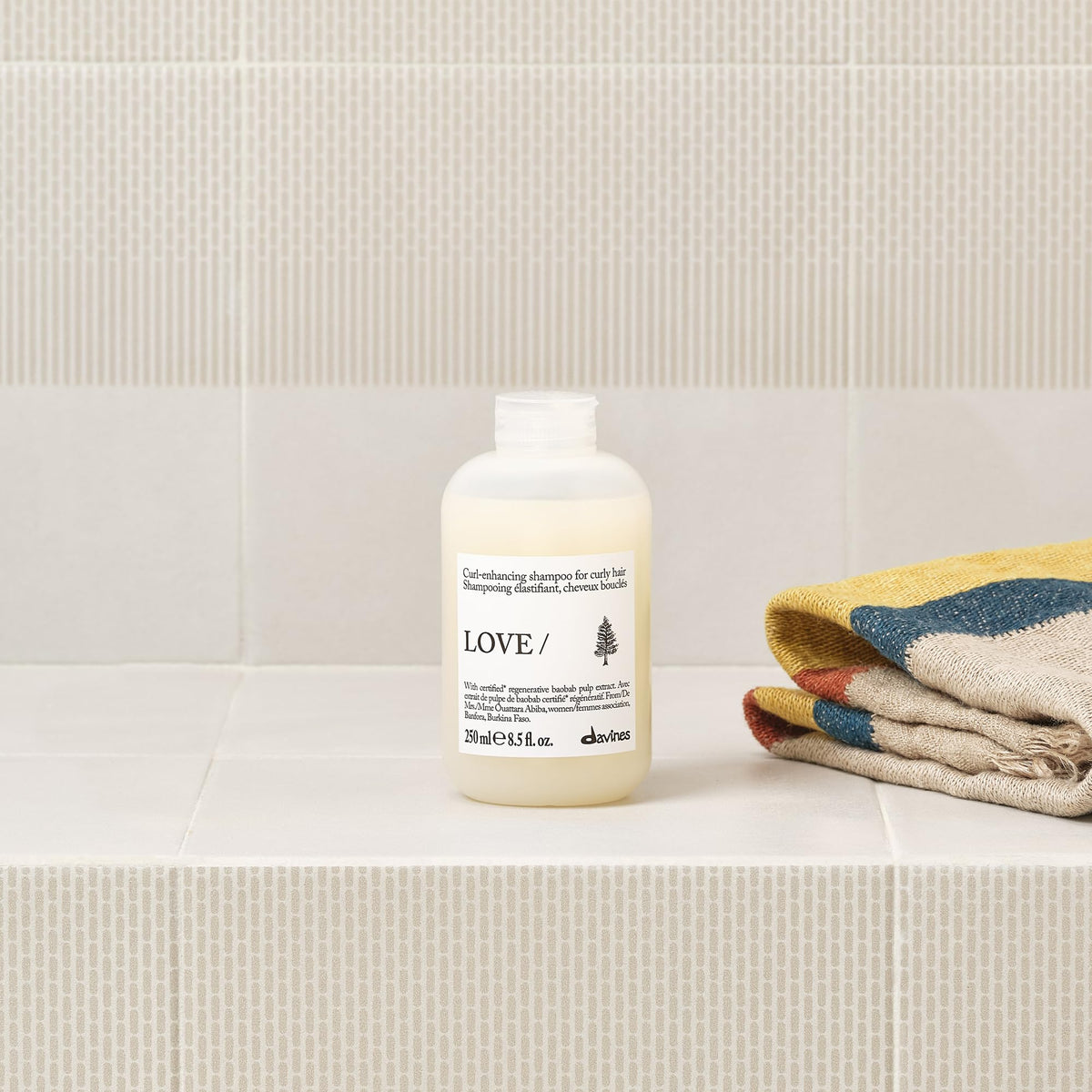 Davines LOVE CURL/ baobab pulp close-up highlighting regenerative moisture benefit