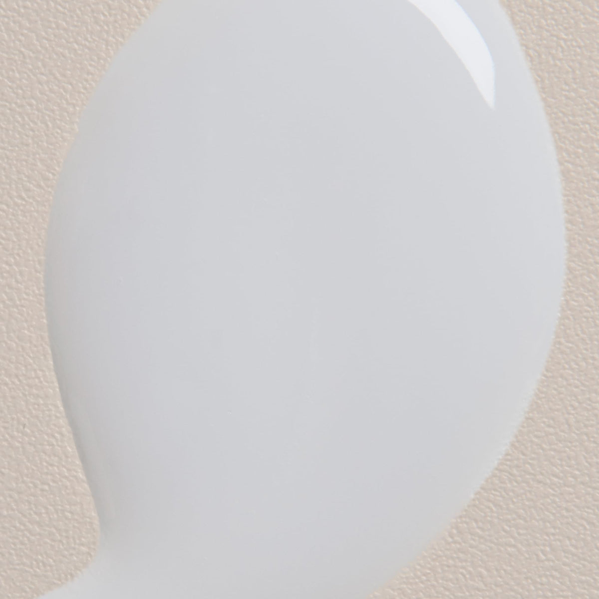 Davines applying milk to damp hair to illustrate improved manageability and heat‑prep