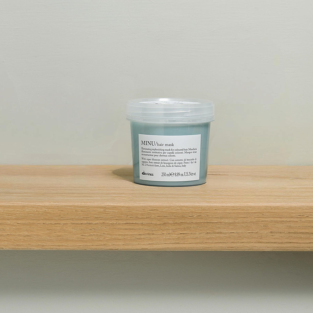 Davines MINU caper extract ingredient close view emphasizing antioxidant protection