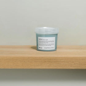 Davines MINU caper extract ingredient close view emphasizing antioxidant protection