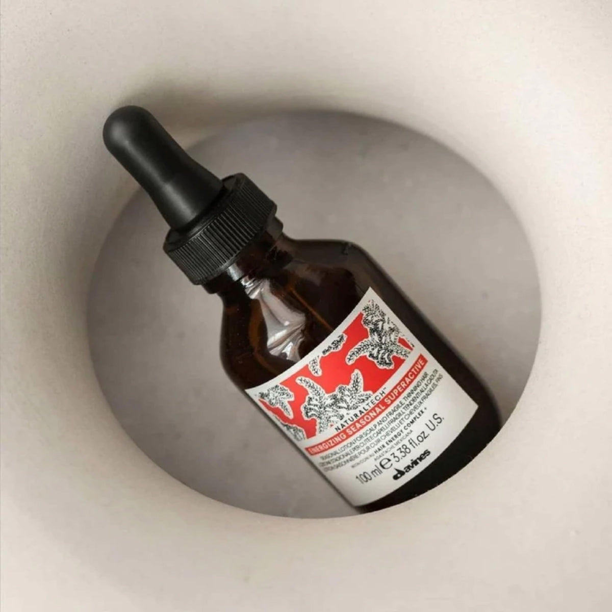 Davines close-up of pump and label highlighting easy, targeted application benefit