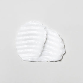 Davines application on damp hair demonstrating smooth spread for frizz control