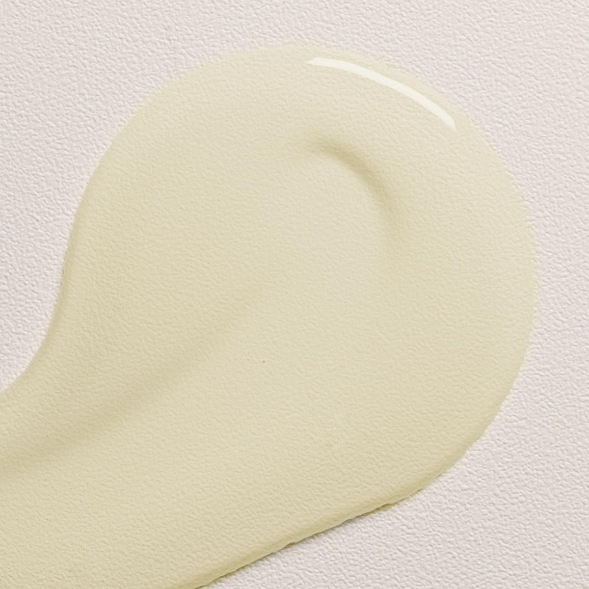 Davines finished shiny hair lifestyle shot illustrating glossy frizz-controlled results