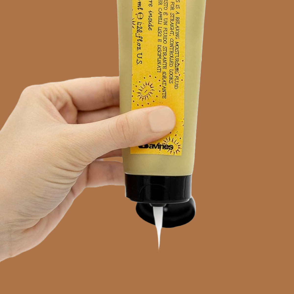 Davines texture close-up pouring fluid demonstrating lightweight slip and hydrating feel