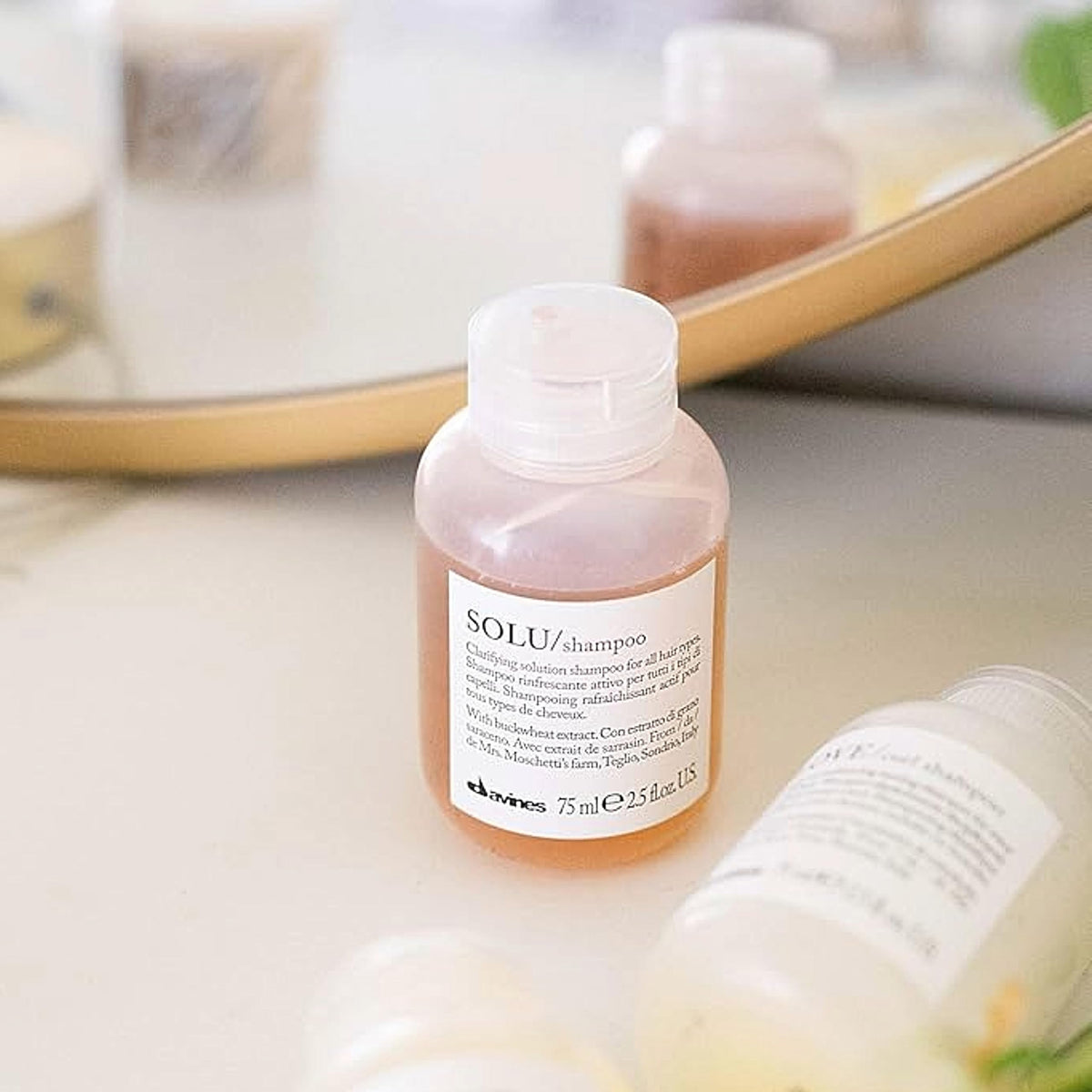 Davines SOLU airy foam texture close-up for effective cleansing