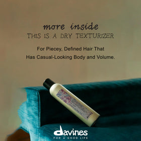 Davines spray adding visible texture and grip to hair strands