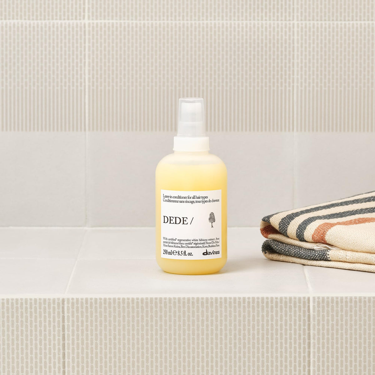 Davines texture of spray on hand illustrating lightweight feel and slip