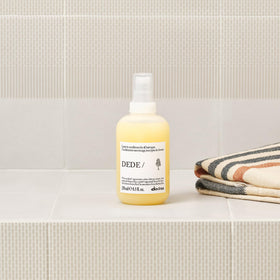 Davines texture of spray on hand illustrating lightweight feel and slip