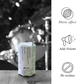 Davines powder applied at roots demonstrating visible root lift and grip benefit