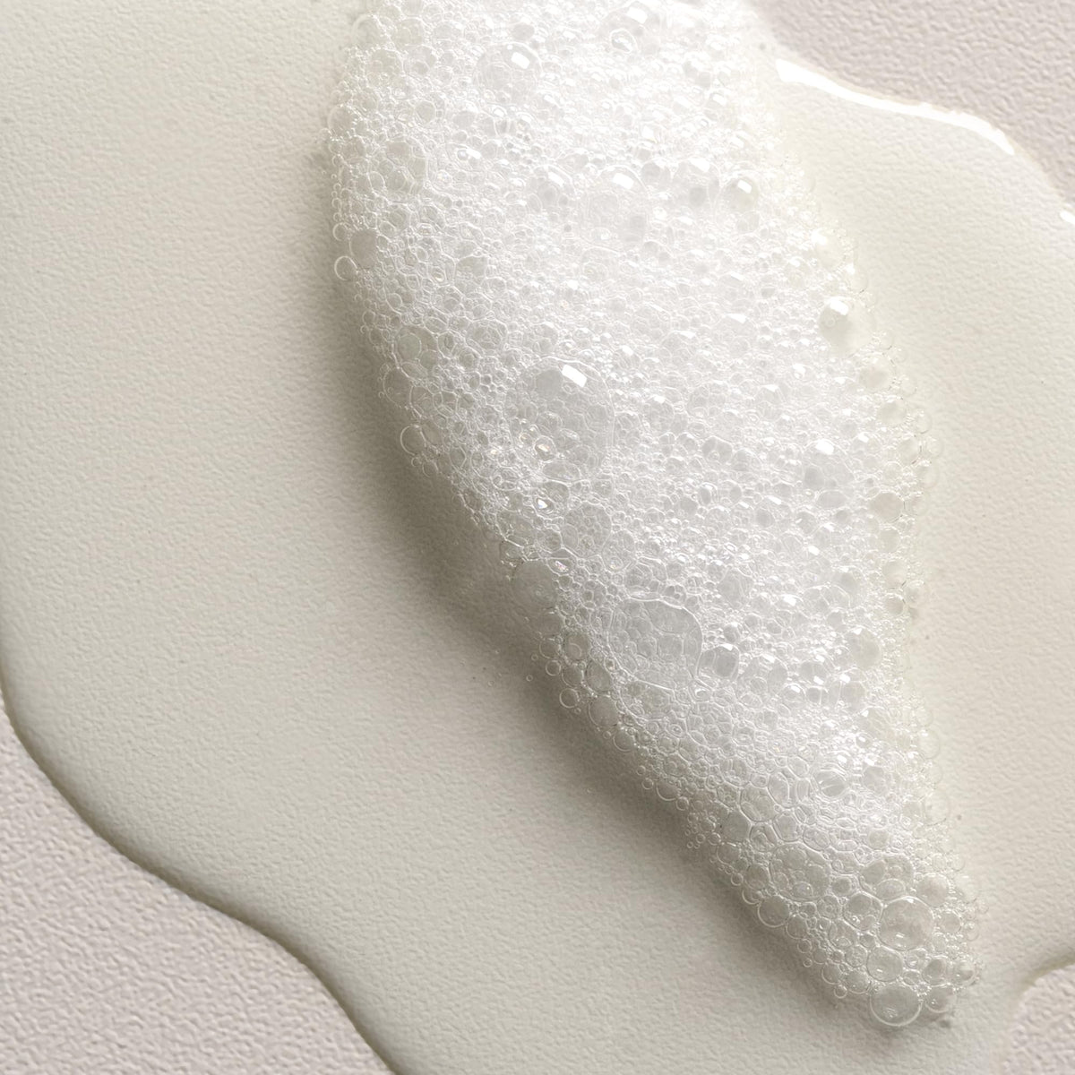 Davines VOLU turnip extract ingredient visual emphasizing natural lift