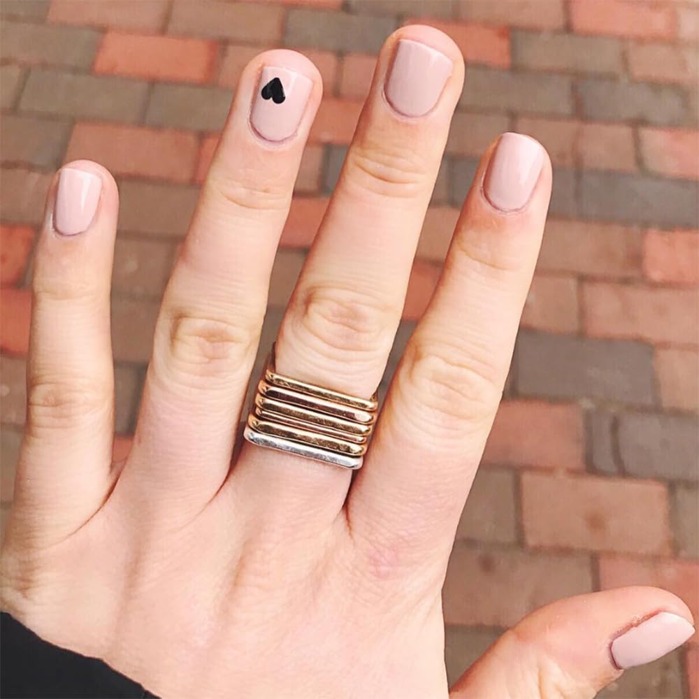 Dazzle Dry Boss with Top Coat showing glossy finish and long-wear benefit