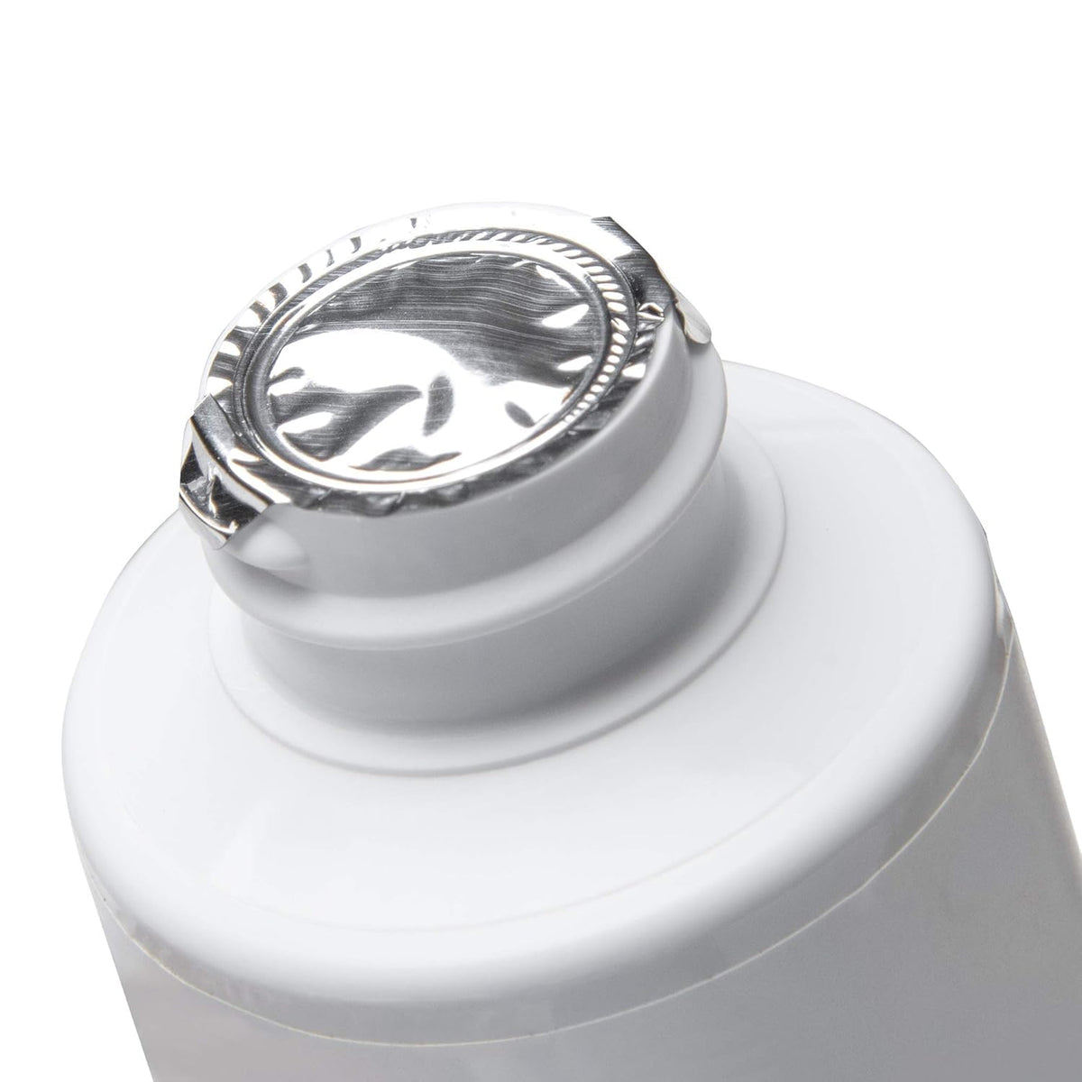 De La Cruz applied to back acne demonstrating body treatment use